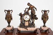 Старинные каминные часы с вазонами, 1900 год
