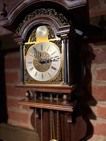 Голландские часы с боем и маятником, Tempus Fugit