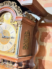 Голландские часы с боем и маятником, Tempus Fugit