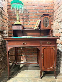 Антикварное бюро, 1900 год