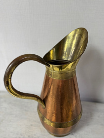 Старинный кувшин из меди и латуни
