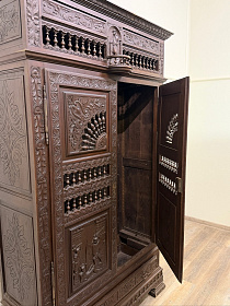 Антикварный шкаф в бретонском стиле