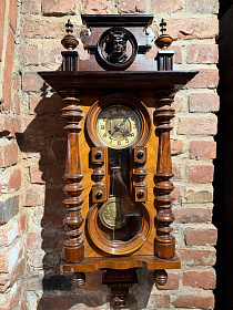 Старинные настенные часы Junghans Cantilever