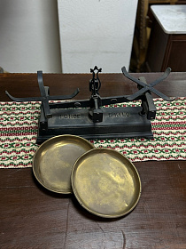 Старинные французские чугунные весы